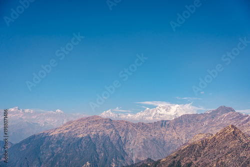 Quadro em tela A serene mountain landscape with clear blue sky Tungnath temple, Uttarakhand, in