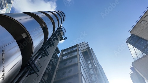 Φωτογραφία Lloyd's building exterior showcasing its unique high-tech architecture with visi