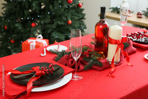 Beautiful Christmas table s...