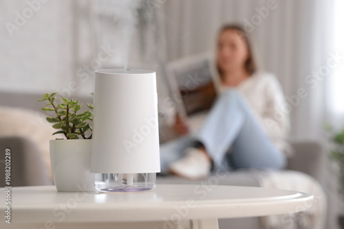 Air humidifier with plant o...