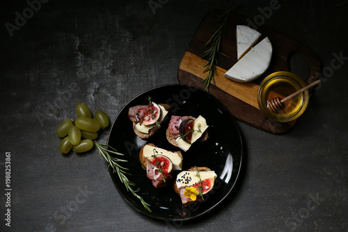 Plate of delicious fig brus...