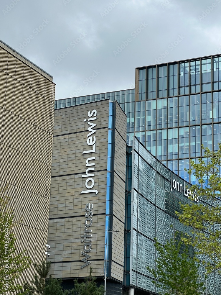Obraz premium London, England April 16, 2026 John Lewis sign