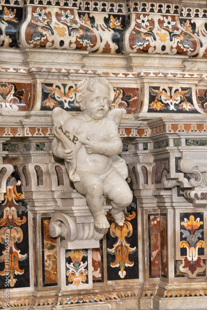 Fototapeta premium SALERNO, ITALY - OCTOBER 6, 2025: The detail of baroque marble main altar of church Chiesa di San Giorgio by Pietro and Bartolomeo Ghetti from 17. cent.