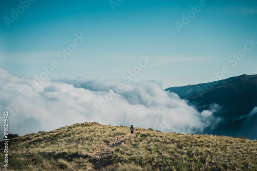 Obraz na płótnie Corredor de Trail en las alturas