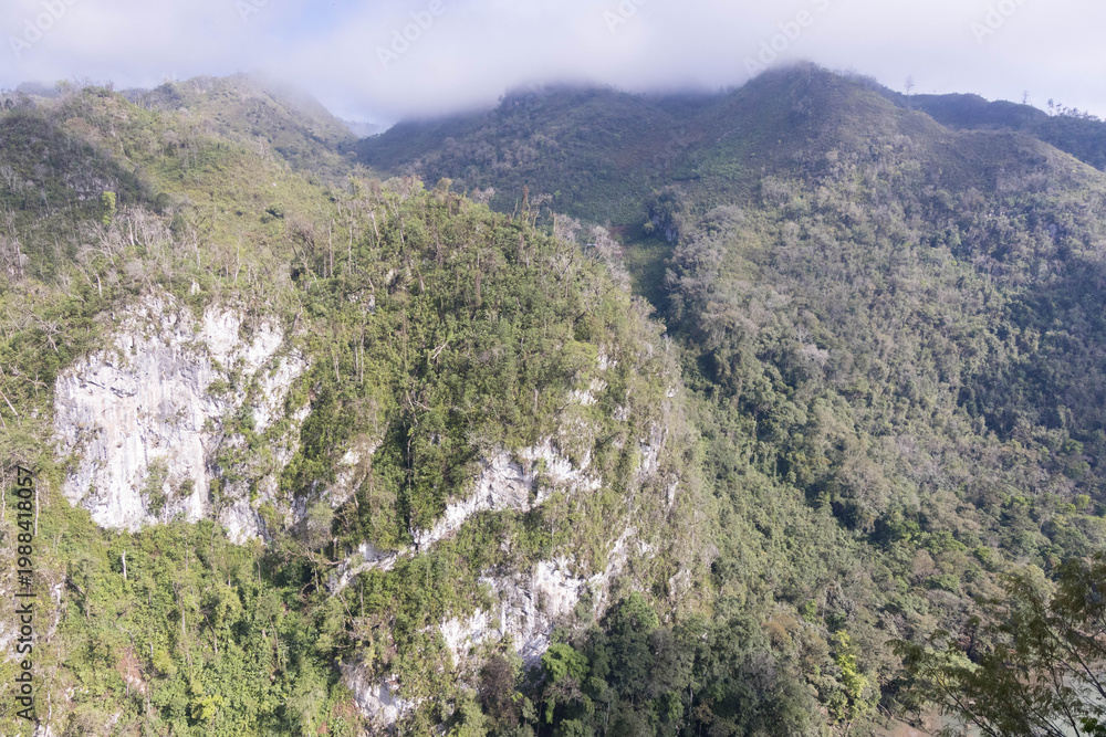 Fototapeta premium Semuc Champey en Guatemala. Impresionantes piscinas naturales. Vista aérea Semuc Champey 