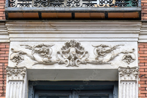 Fotografi Anciente architecture pediment Madrid, Spain