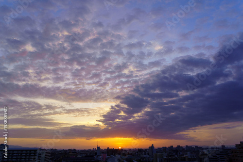 都市の夜明け　神戸市東灘区より