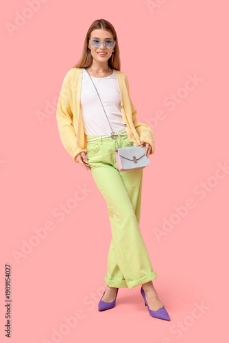 Stylish young woman in spri...