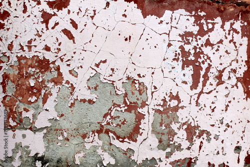 Photos Abstract background of a dilapidated wall with cracked plaster.