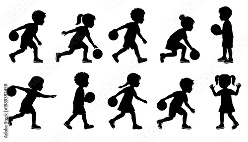 ボウリングをする人々