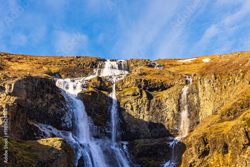 Blick auf den Wasserfall Rjúkandafoss im Osten von Island