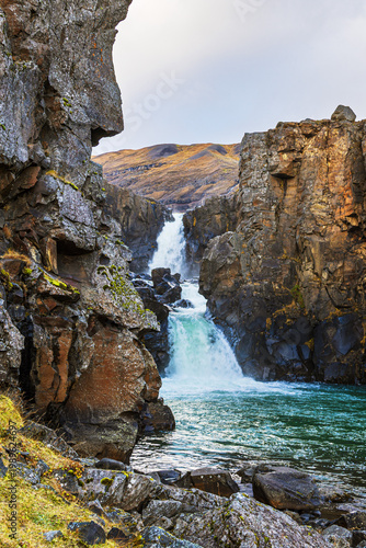 Blick auf den Wasserfall Tófufoss im Osten von Island