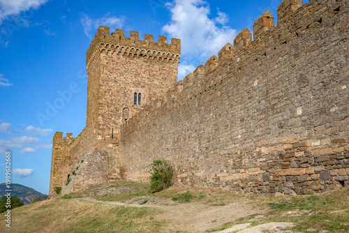Foto At the walls of an ancient fortress. Sudak, Crimea