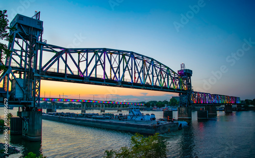 Canvas-taulu Bridge and bardge Little Rock at dusk