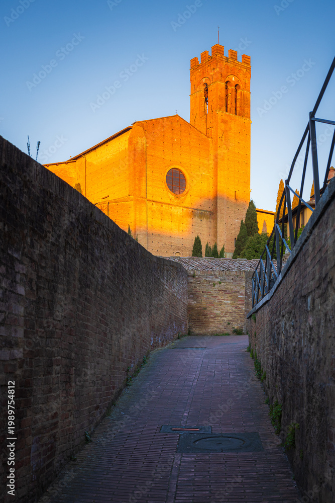 Fototapeta premium In the historic center of Siena