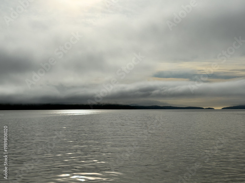 Foto Low clouds over the Strait of Georgian in British Columbia
