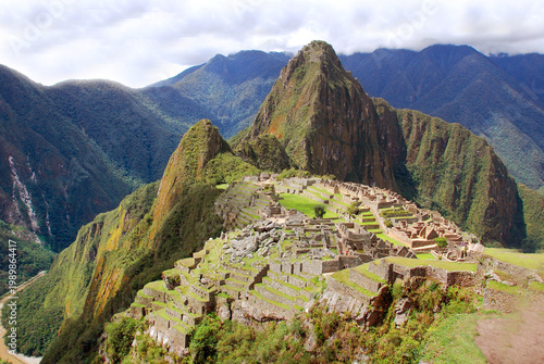 Bild auf Leinwand Peru Machu Picchu or Machu Pikchu Quechua machu old, old person, pikchu pyramid;