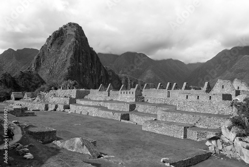 Foto Peru Machu Picchu or Machu Pikchu Quechua machu old, old person, pikchu pyramid;