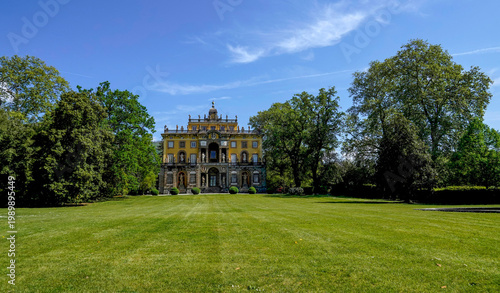 Villa Torrigiani si trova nella frazione Camigliano del comune di Capannori. Si tratta di una delle più lussuose e scenografiche della lucchesia e risale alla seconda metà del secolo. Toscana, Italia