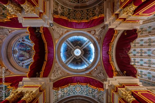 Valokuva Interior dome of Naxxar Parish Church - Naxxar, Malta