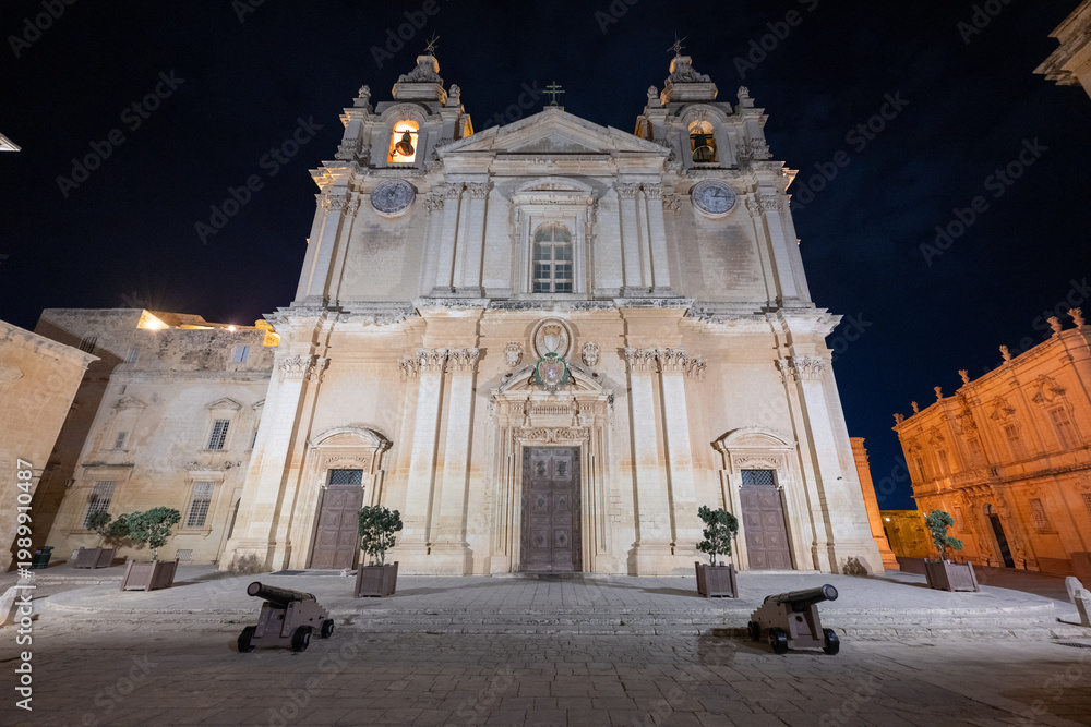 Fototapeta premium St. Paul's Cathedral facade at night - Mdina, Malta
