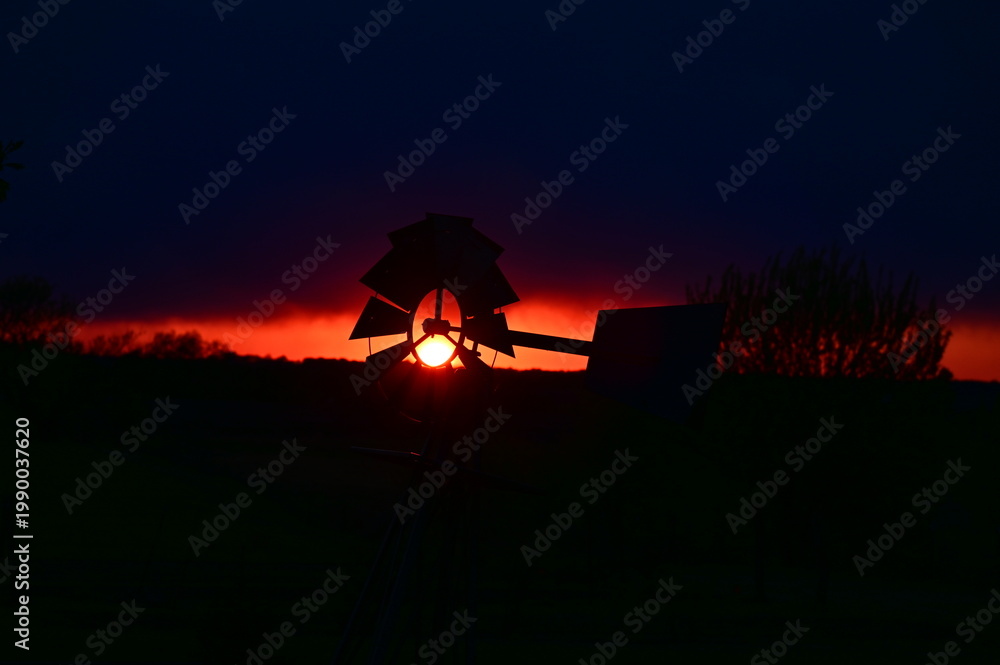 Fototapeta premium Windmill Sunset