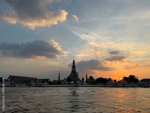 Wat Arun Bangkok Thailand – Beautiful Night Scene with Golden Stupa