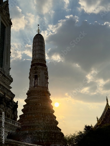 Wat Arun Bangkok Thailand – Beautiful Night Scene with Golden Stupa