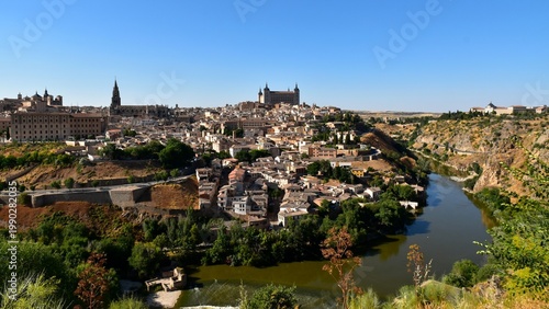 La ville de Tolède en Espagne surplombant le fleuve Tage