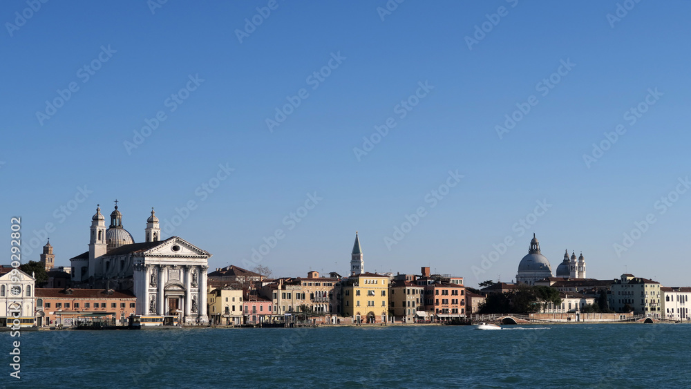 Fototapeta premium Venice, Italy. The Rio di Ca' Foscari is approximately 300 meters long. It opens onto the Grand Canal, Venice, Italy. It passes under the Ca' Foscari bridge.
