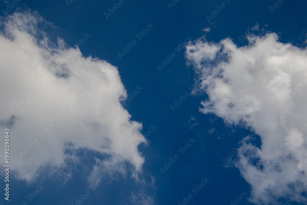 Obraz premium Fragmented white clouds in a blue sky over southern Africa image for background use