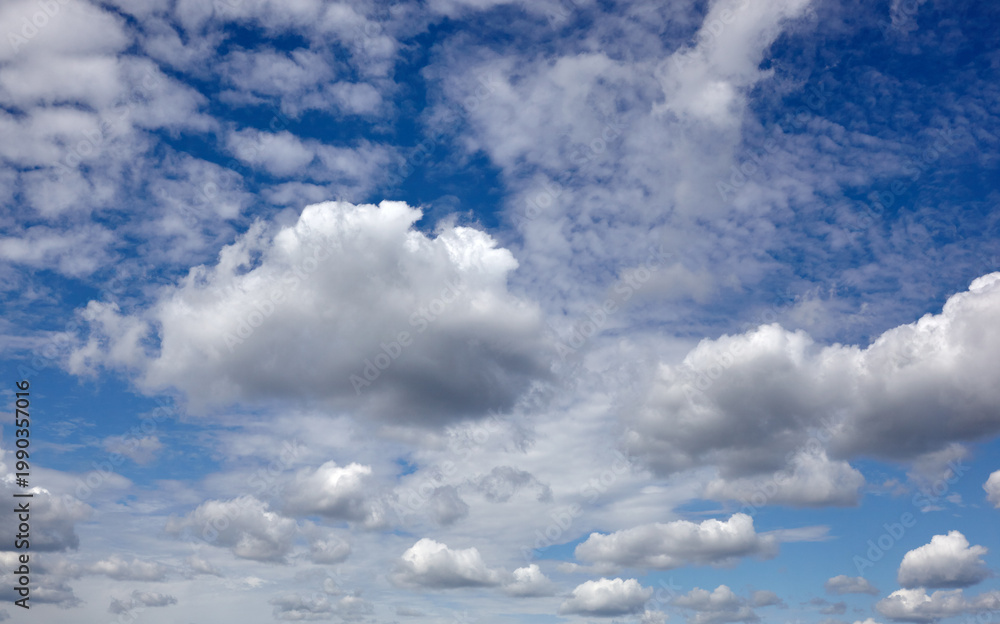 Obraz premium Abstract image of blurred sky. Blue sky background with cumulus clouds