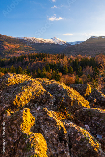 Canvas Print Scenic mountain viewpoint at sunset in Karkonosze, Poland with snowy peaks, fore