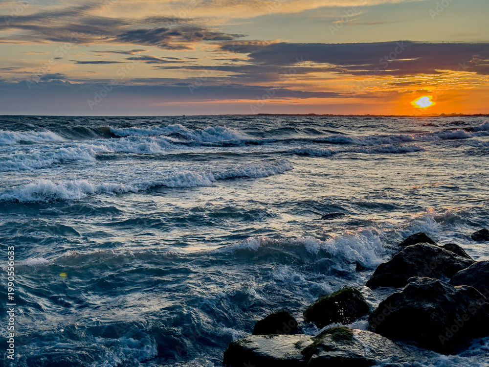 Fototapeta premium Das französische Mittelmeer bei Sonnenuntergang.