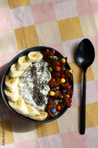 breakfast bowl with Americano cookies and banana