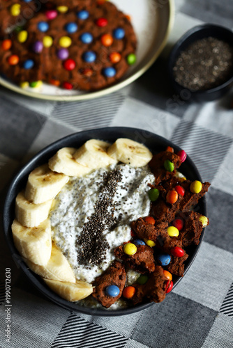 breakfast bowl with Americano cookies and banana