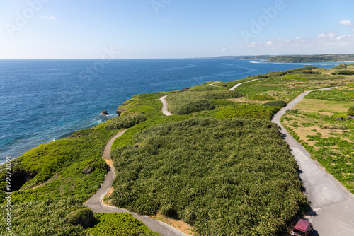 宮古島の東平安名崎を見下ろす灯台眺望