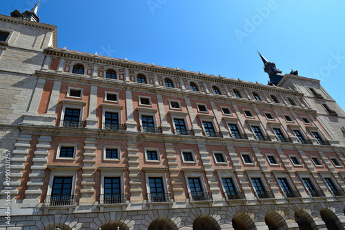 La façade de l’Alcazar de Tolède en Espagne
