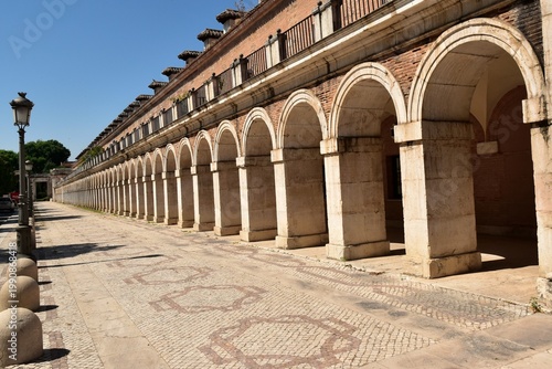 Fotografía Les arcades bordant la place Saint-Antoine à Aranjuez en Espagne