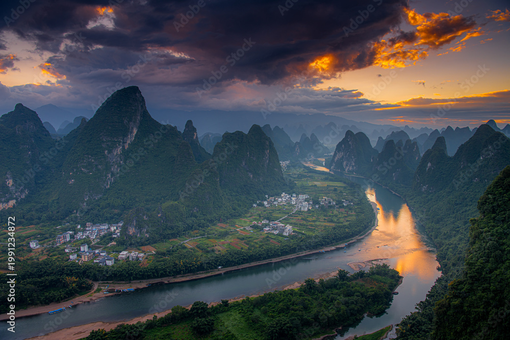 Obraz premium Xianggong hill landscape of Guilin, Li River and Karst mountains. Xingping, Yangshuo County, Guangxi Province, China.