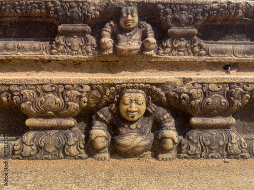 Foto Wamana Rupa, Wamana Figures, Anuradhapura, Sri Lanka.