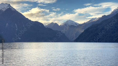 Canvas-taulu Sailing across lake Manapouri en route to Doubtful Sound