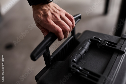 Foto Protective hard-shell carry-on case designed for secure transport of sensitive equipment during air travel