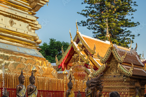Canvas-taulu Gleaming golden chedi and intricate temple architecture at Wat Phra That Doi Suthep, Chiang Mai, Thailand, showcase rich Buddhist heritage and traditional craftsmanship amidst tropical foliage