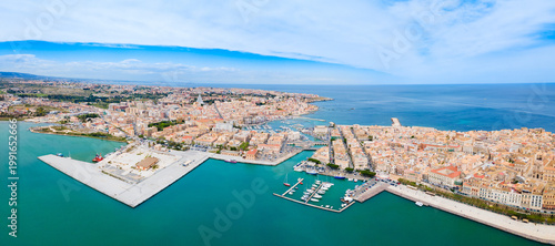 Εκτύπωση καμβά Syracuse city port aerial panoramic view, Sicily