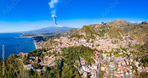 Fotografie Taormina Ancient Theatre, Etna volcano aerial view, Sicily