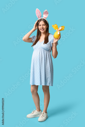 Smiling pregnant woman wear...