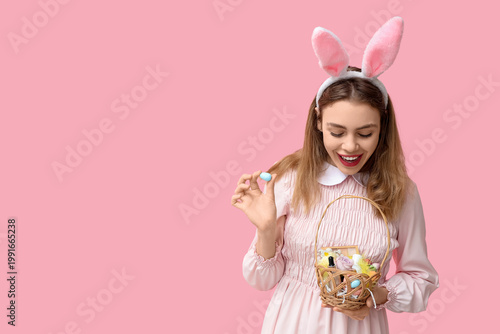 Happy smiling young woman i...