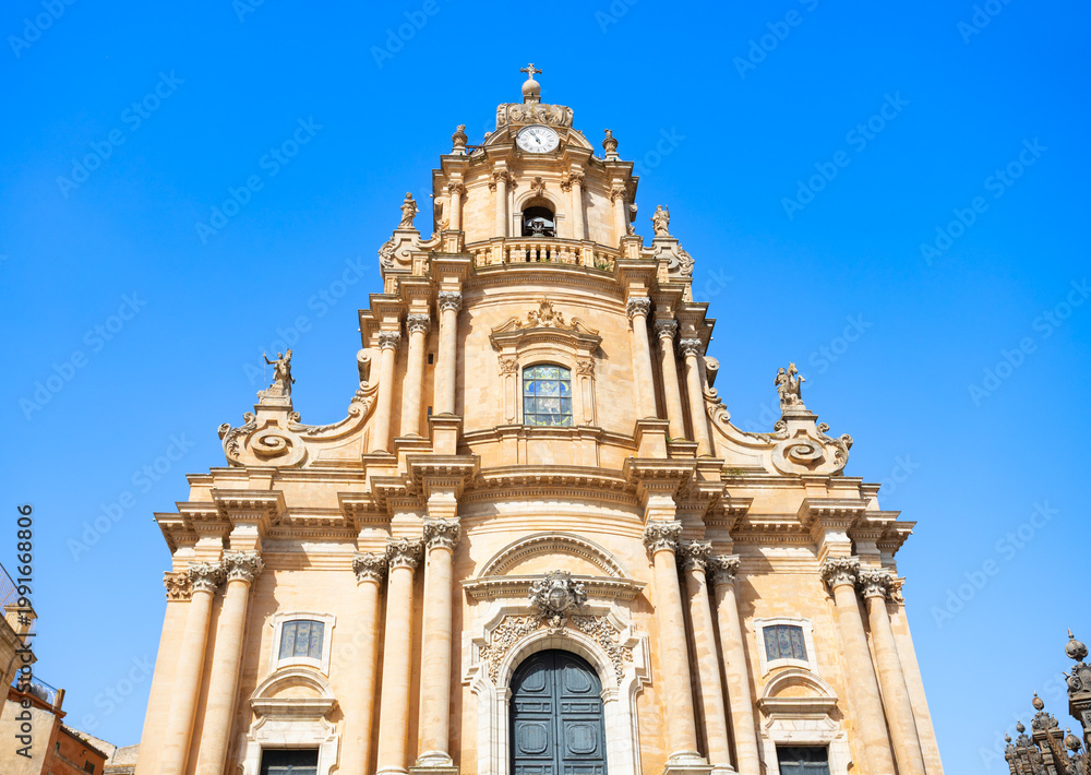 Fototapeta premium Duomo of San Giorgio or St. George Cathedral facade