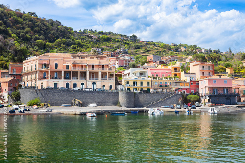 Foto Acireale coast panoramic view in Sicily, Italy